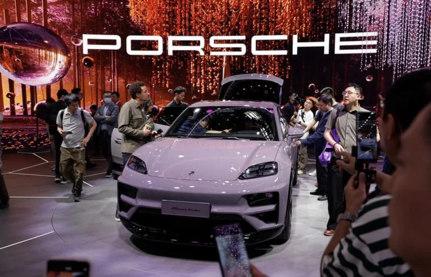 Porsche ускоряет переход на электромобили, сокращая выпуск бензиновых моделей